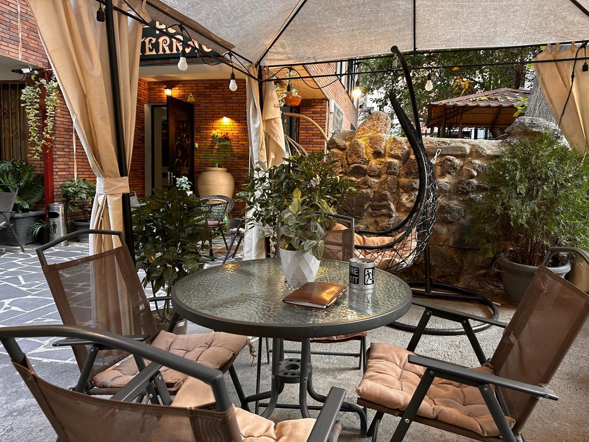 Terrace Tbilisi Center Hotel Kültér fotó